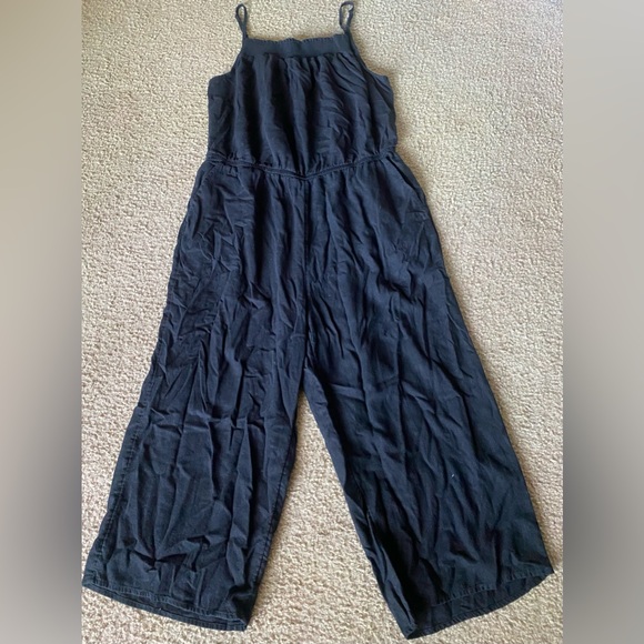 Old Navy Waist-Defined Linen-Blend Cropped Smocked Cami Jumpsuit - Picture 2 of 3